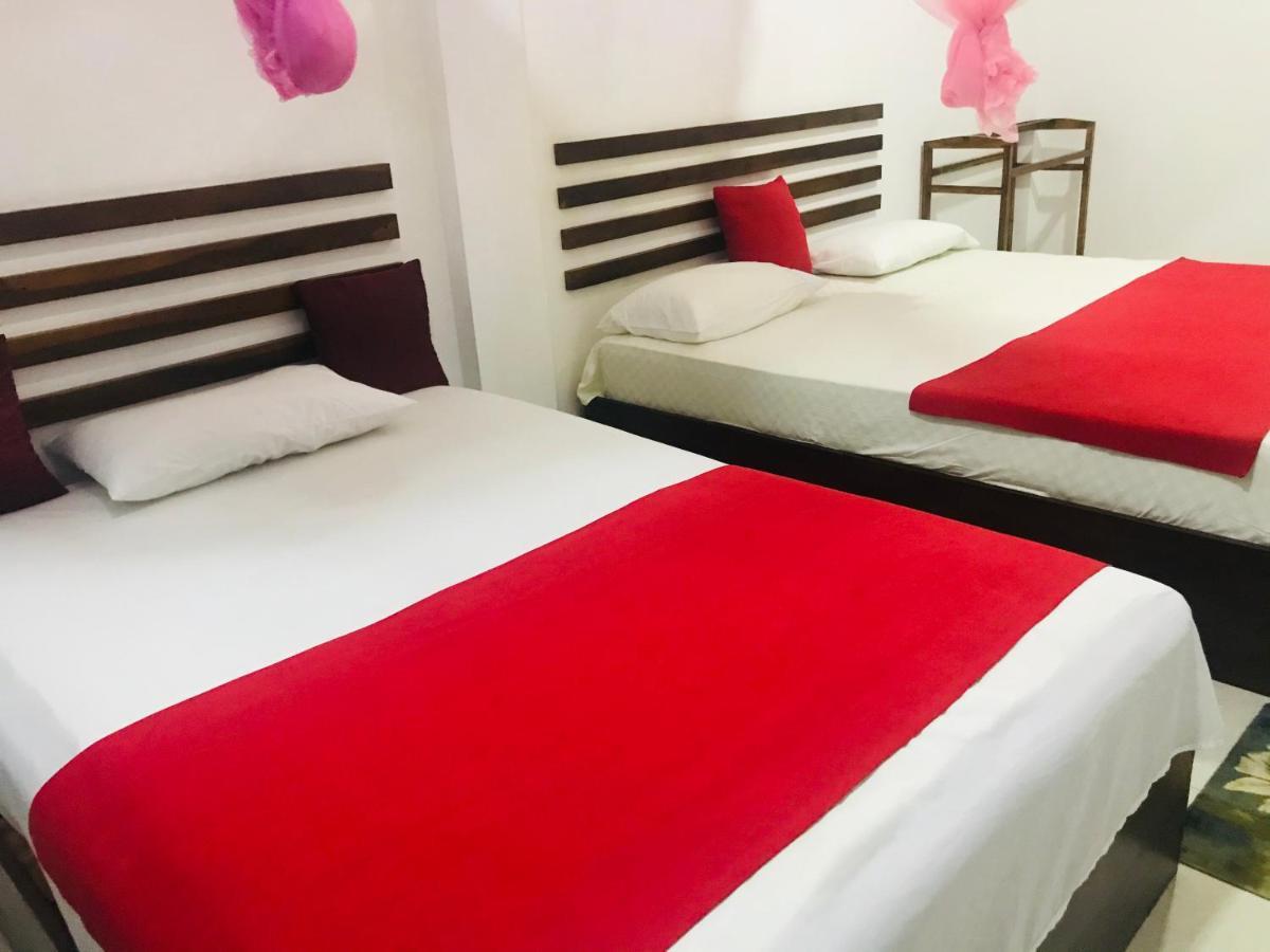 Geethani Tourist Home Полоннарува Екстер'єр фото