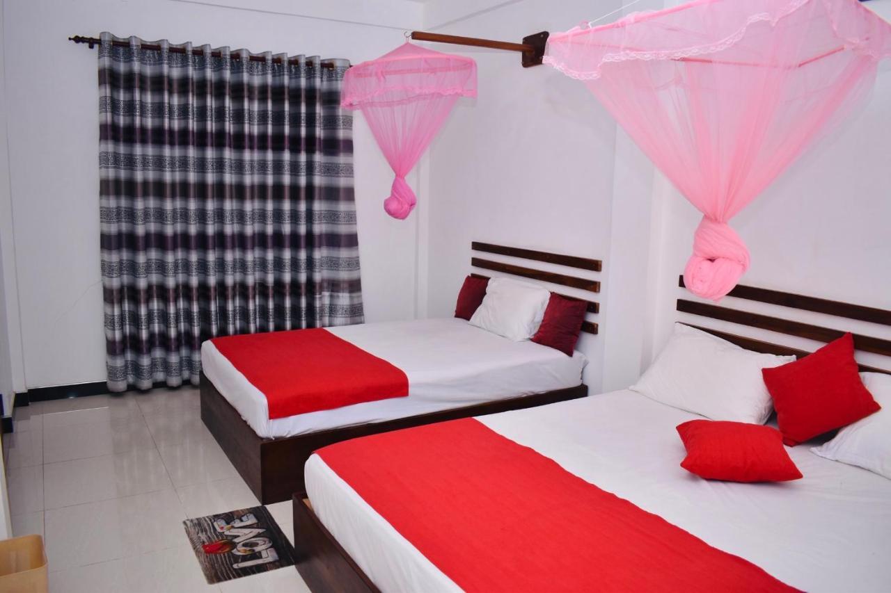 Geethani Tourist Home Полоннарува Екстер'єр фото