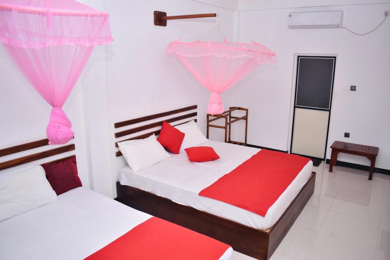 Geethani Tourist Home Полоннарува Екстер'єр фото