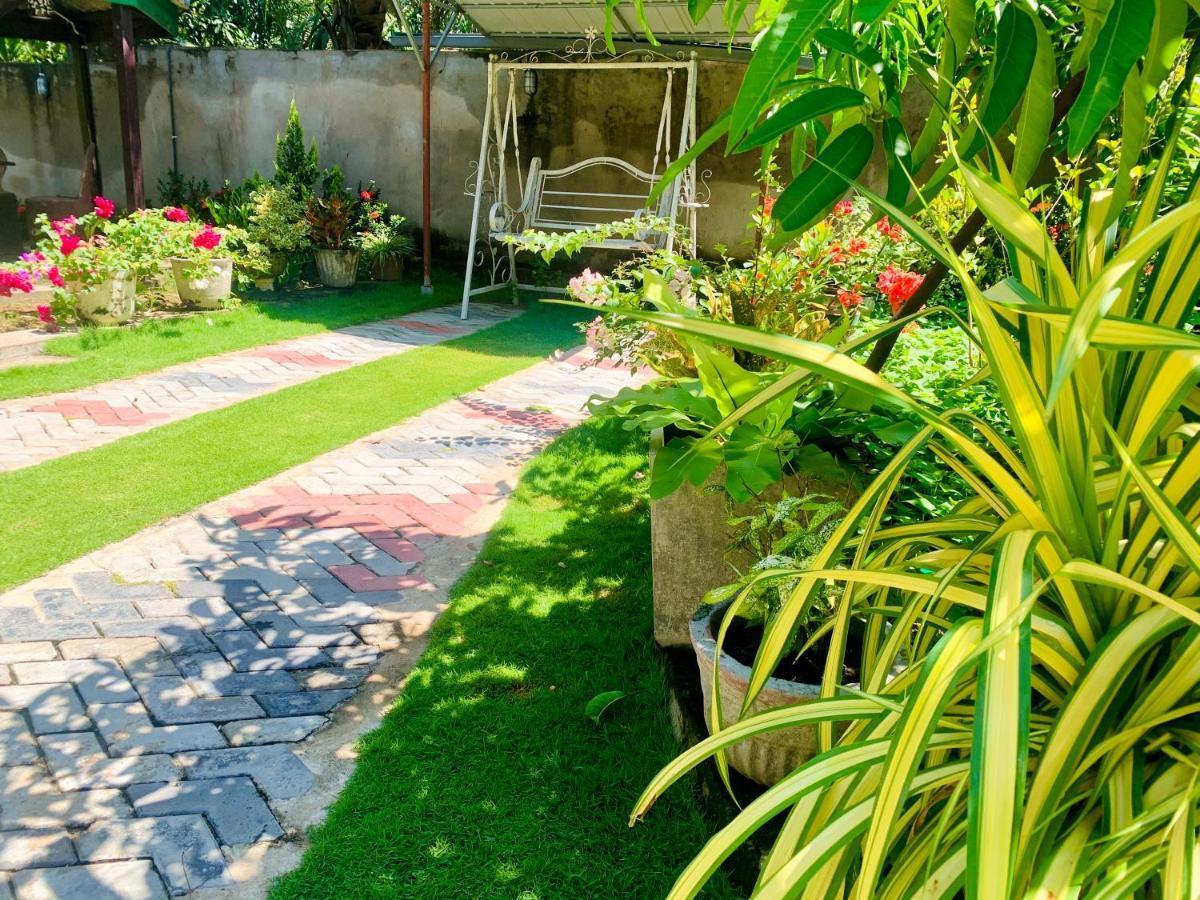 Geethani Tourist Home Полоннарува Екстер'єр фото