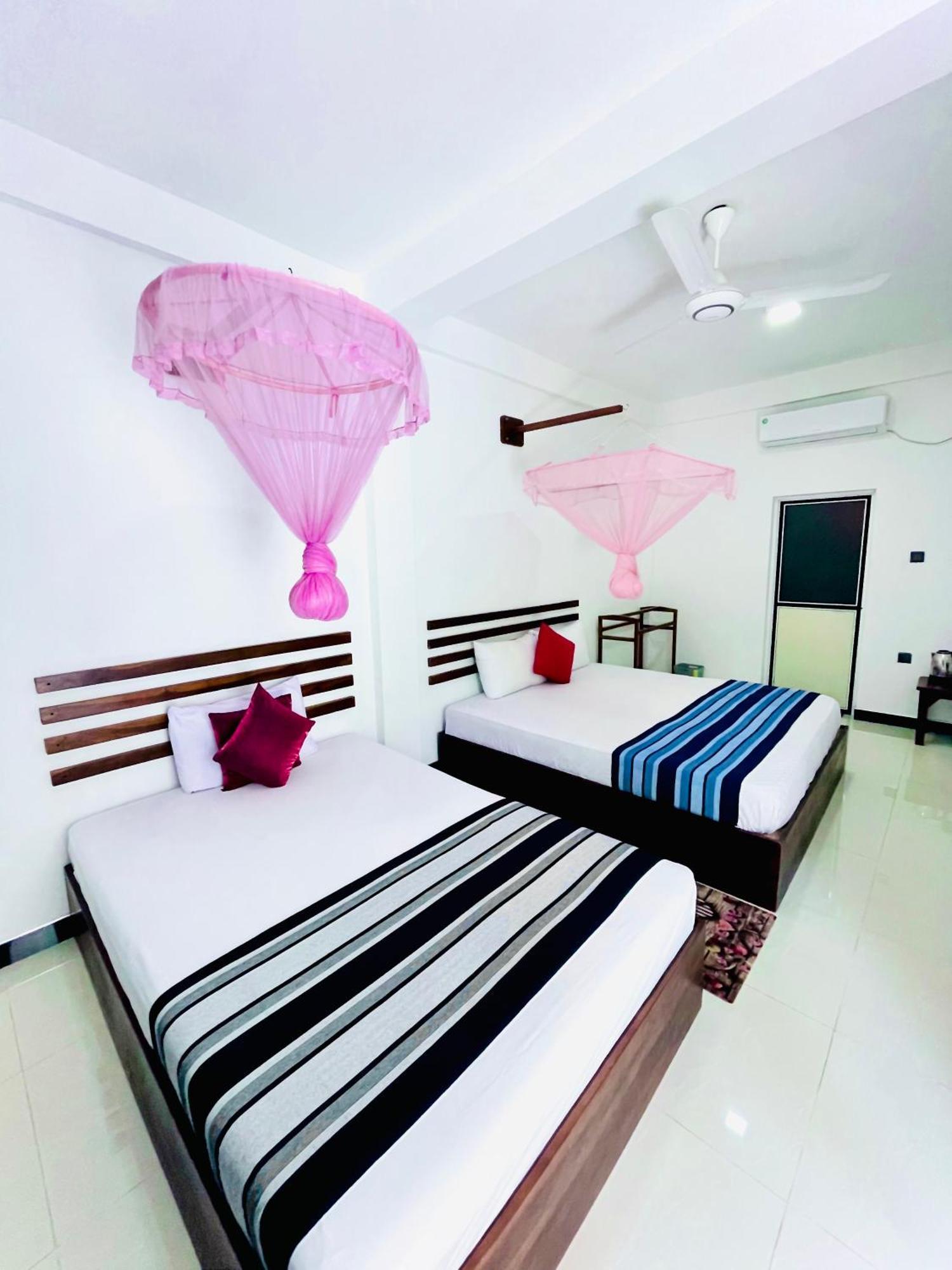 Geethani Tourist Home Полоннарува Екстер'єр фото