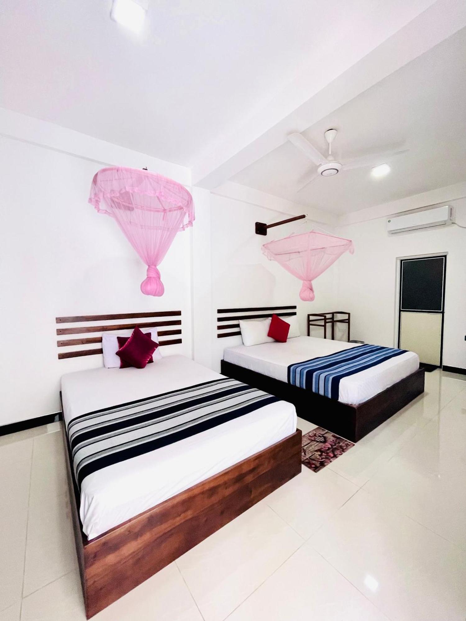 Geethani Tourist Home Полоннарува Екстер'єр фото