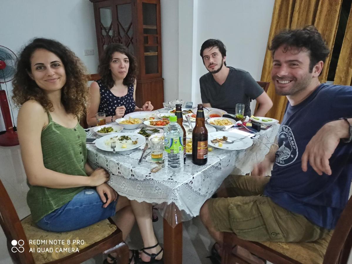 Geethani Tourist Home Полоннарува Екстер'єр фото