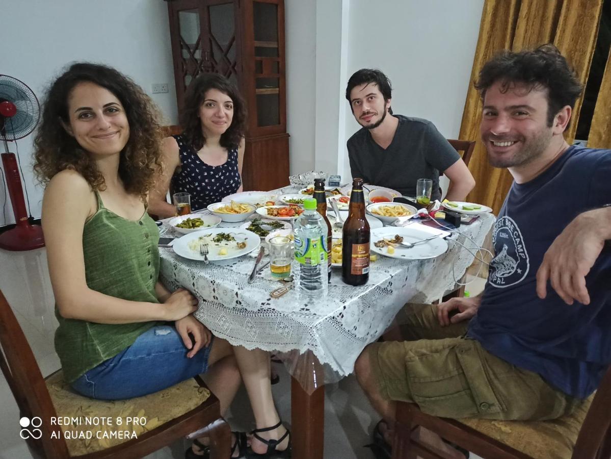 Geethani Tourist Home Полоннарува Екстер'єр фото